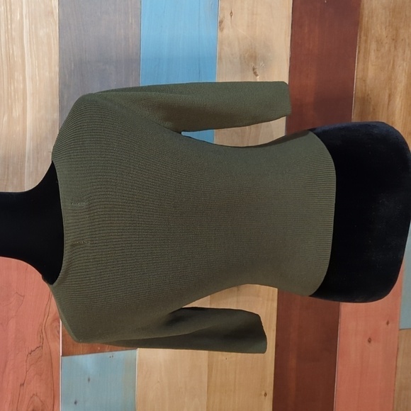 SMALL. Seek the label 3/4 sleeve cropped zip up knit blouse - Picture 3 of 4